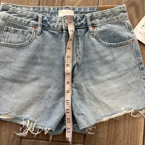 PacSun Women's Light Blue Mid Rise Vintage Inspired Denim cutoff Shorts - Picture 6 of 7